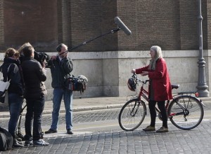 800px-Mary_Beard_filming_in_Rome