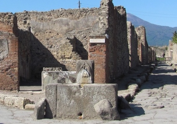 Public fountain and trough, Pompeii (Author photo)